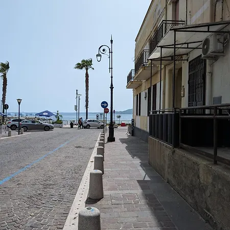 Gemma Del Mare كروتوني